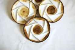 Assiettes divisées en grès vintage Français peint à la main « Longchamp »