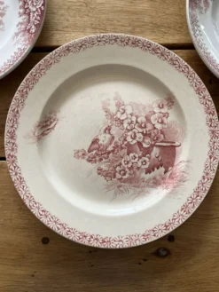 Assiettes dépareillées