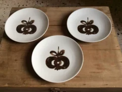 3 assiettes à désert