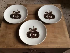 3 assiettes à désert