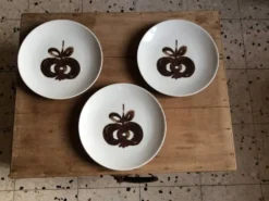 3 assiettes à désert