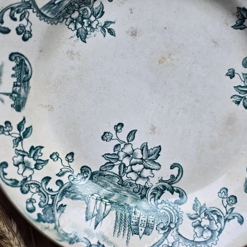 Assiette semi-creuse modèle Marine, Terre de fer