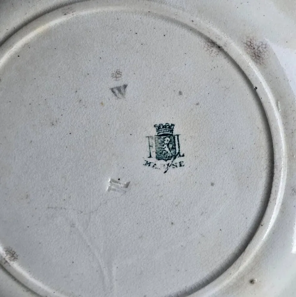 Assiette semi-creuse modèle Marine, Terre de fer