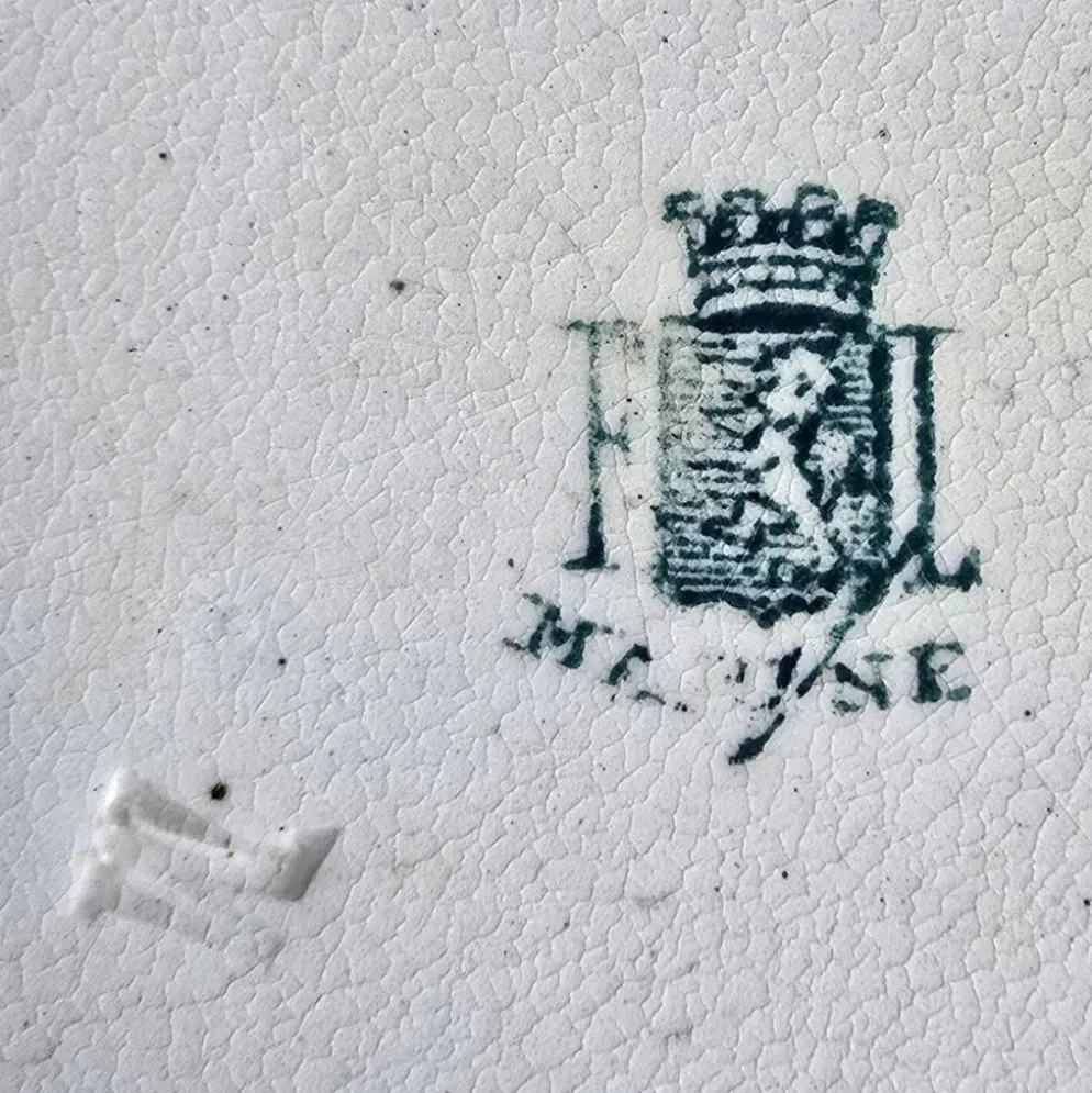 Assiette semi-creuse modèle Marine, Terre de fer