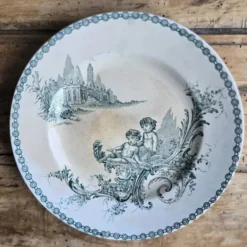 Assiette semi-creuse, Modèle Trianon, Chérubins verts