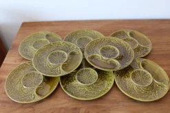 8 assiettes en barbotines kaki giens