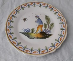3 assiettes en faïence
