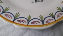 3 assiettes en faïence