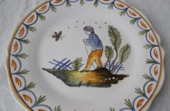 3 assiettes en faïence