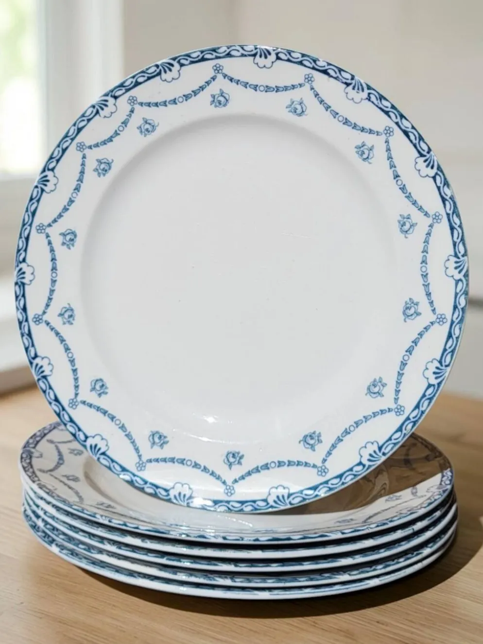 6 assiettes en faïence anglaise "Cheltenham" — F. Winkle & Co