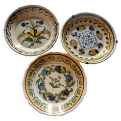3 assiettes en faïence de Nevers XVIIIème