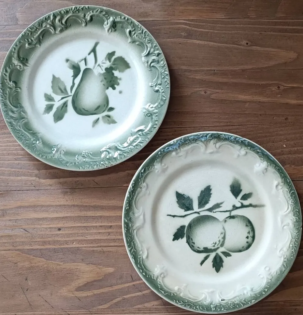 2 assiettes en faïence fine de Pexonne décor Pomme Poire