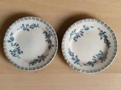 4 assiettes en faïence, Grigny — modèle 
