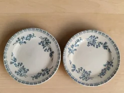 4 assiettes en faïence, Grigny — modèle 