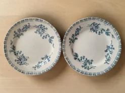 6 assiettes en faïence, Grigny — modèle " Muguet "