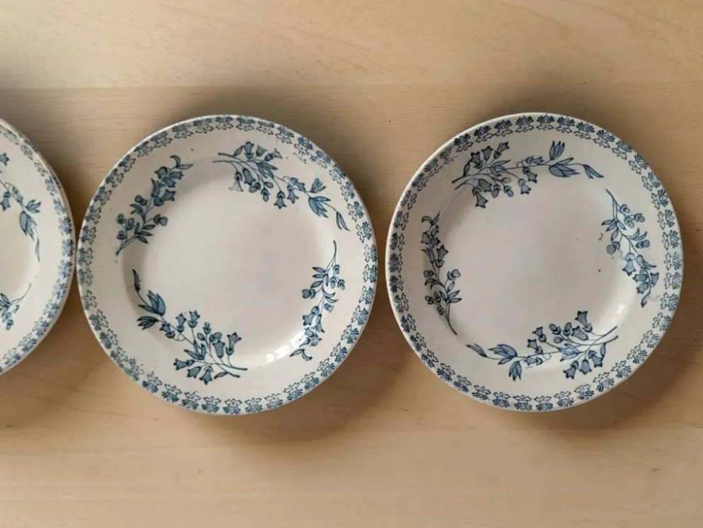 6 assiettes en faïence, Grigny — modèle " Muguet "