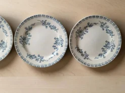 6 assiettes en faïence, Grigny — modèle