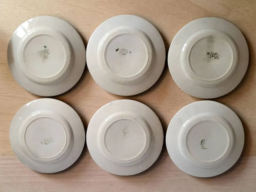 6 assiettes en faïence, Grigny — modèle " Muguet "