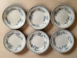 6 assiettes en faïence, Grigny — modèle