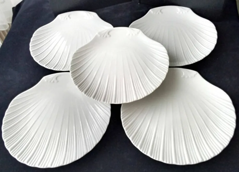5 Assiettes en forme de coquilles St Jacques en Porcelaine de Limoges