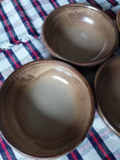 Assiettes en grès