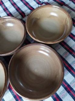 Assiettes en grès