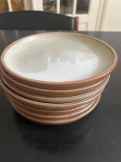 7 assiettes en grés 1970