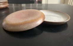 7 assiettes en grés 1970