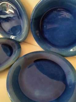 6 assiettes en grès émaillé – bleu cobalt & turquoise