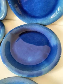 6 assiettes en grès émaillé – bleu cobalt & turquoise
