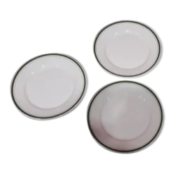 3 assiettes en porcelaine blanche et liseré vert