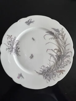 8 assiettes en porcelaine et 1 plat CH Pillivuyt & Cie