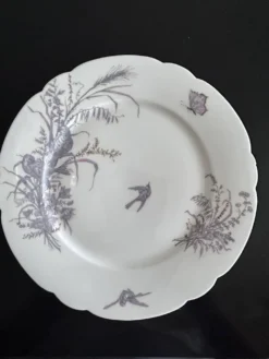 8 assiettes en porcelaine et 1 plat CH Pillivuyt & Cie