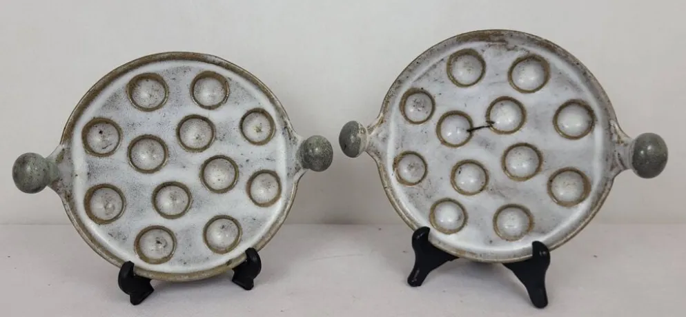 4 assiettes à escargots en grès