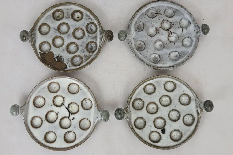 4 assiettes à escargots en grès