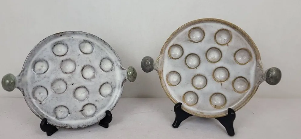 4 assiettes à escargots en grès