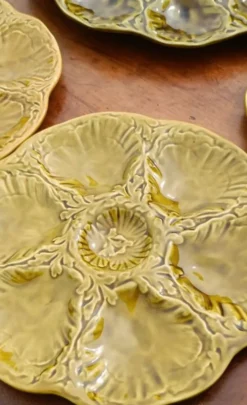 Assiettes et plat de service à coquillages, huîtres vintage Gien vert kaki