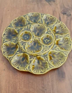 Assiettes et plat de service à coquillages, huîtres vintage Gien vert kaki