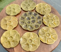 Assiettes et plat de service à coquillages, huîtres vintage Gien vert kaki