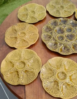 Assiettes et plat de service à coquillages, huîtres vintage Gien vert kaki