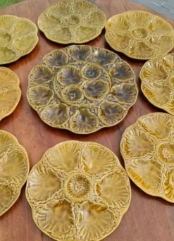 Assiettes et plat de service à coquillages, huîtres vintage Gien vert kaki