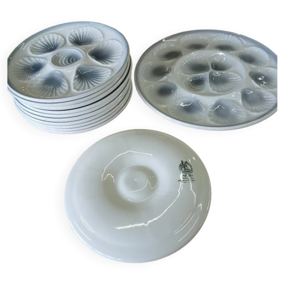 11 assiettes et 1 plat à huitres Moulin des Loups