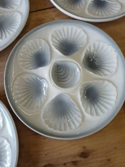 11 assiettes et 1 plat à huitres Moulin des Loups