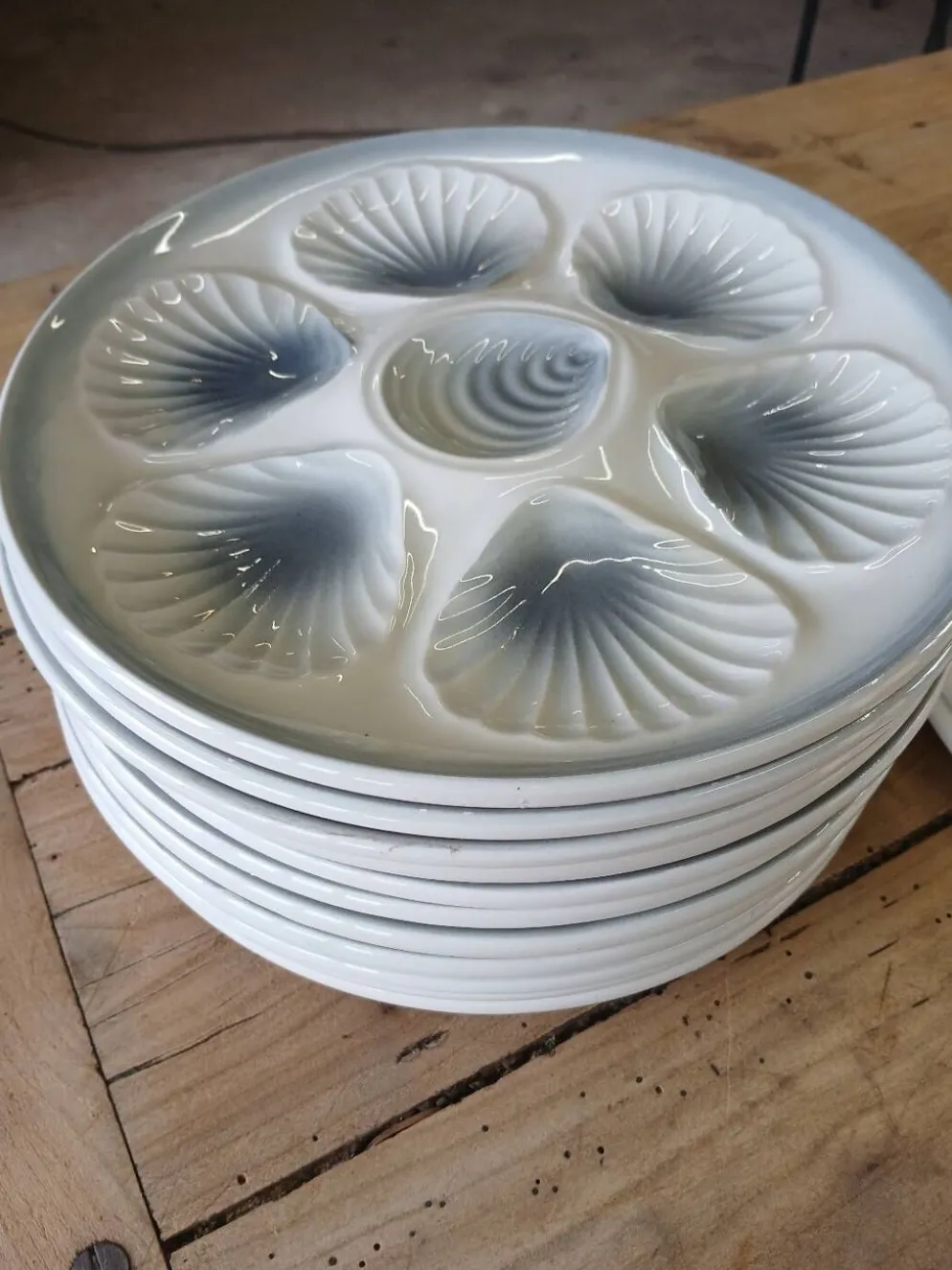 11 assiettes et 1 plat à huitres Moulin des Loups