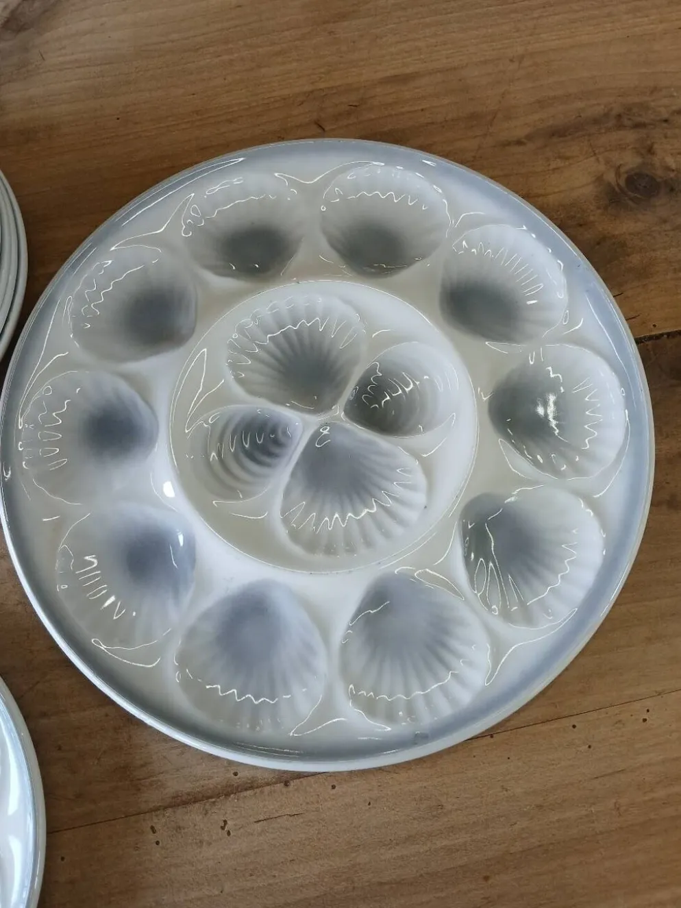 11 assiettes et 1 plat à huitres Moulin des Loups