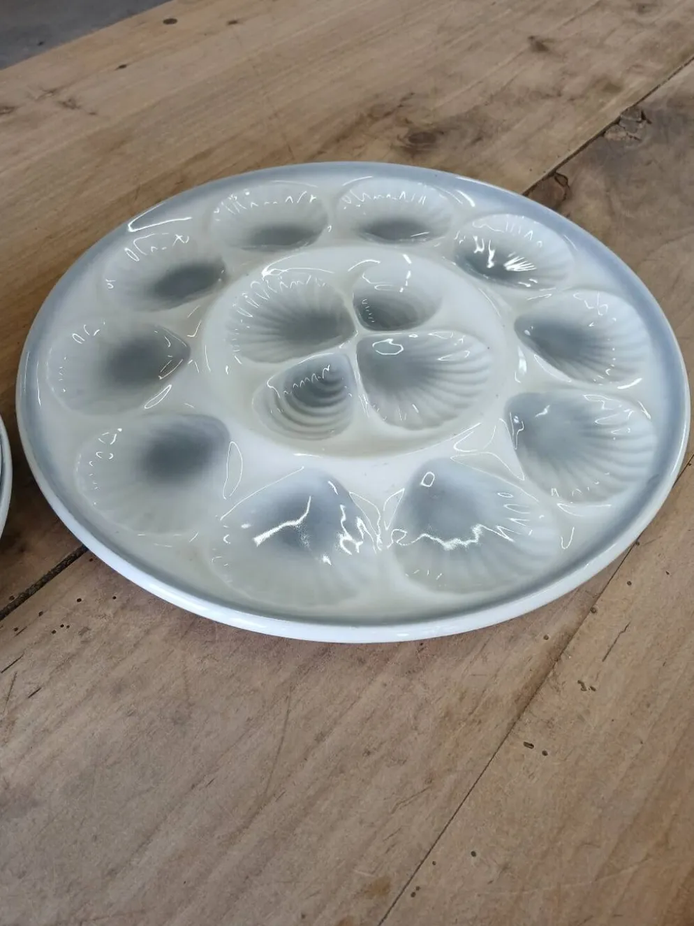 11 assiettes et 1 plat à huitres Moulin des Loups