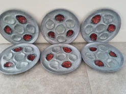 6 assiettes à huiles en grès
