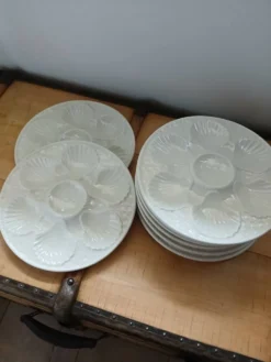 8 assiettes à huitres anciennes Longchamp
