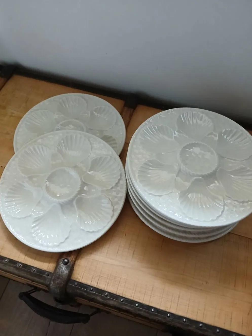 8 assiettes à huitres anciennes Longchamp