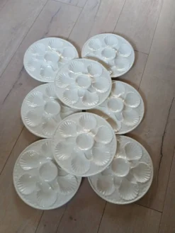 8 assiettes à huitres anciennes Longchamp